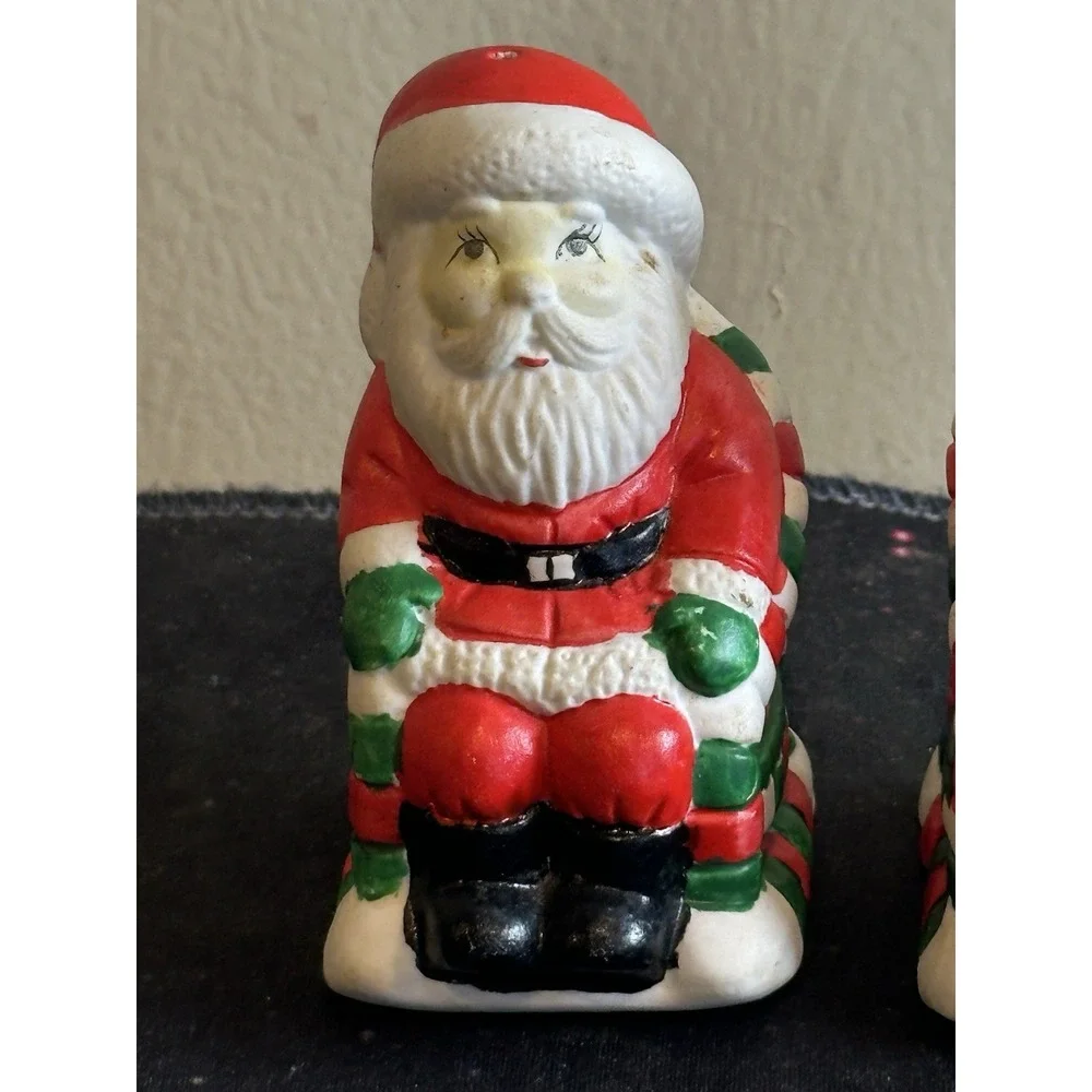 Mr & Mrs Clause Salt &‎ Pepper Shakers